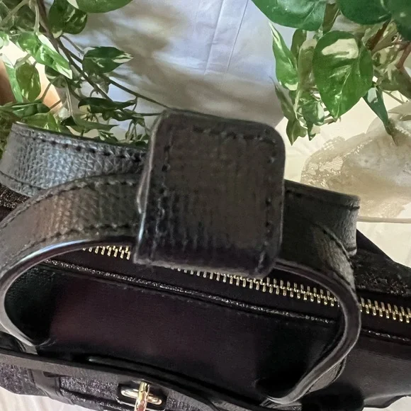 SOLD Henri Bendel - Picture 4 of 11